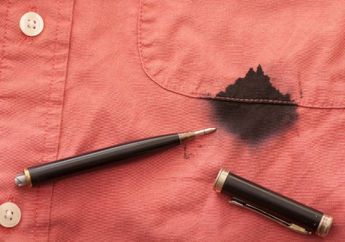 3 Cara Menghilangkan Noda Tinta Pulpen di Baju. Seragam Sekolah Tetap Aman!