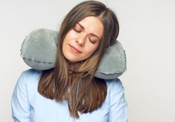 Belum Banyak yang Tahu, Ternyata Begini Cara Pakai Bantal Leher yang Benar!