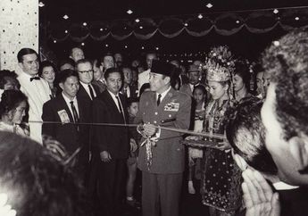 Pandai Bermain Intonasi dan Irama Suara, Siswi Blitar Ini Bikin Bulu Kuduk Merinding Saat Tirukan Pidato Soekarno di Atas Mimbar. Siapakah Dia?