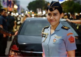 5 Tahun Kawal Istri Jokowi, Ajudan Cantik Ini Mengaku Sudah Dianggap Anak Oleh Iriana