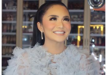Jadi Penyanyi dengan Bayaran Termahal hingga Melenggang ke Kursi DPR, Intip yuk Potret Masa Kecil Krisdayanti!
