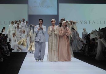 Crystallure by Wardah Tampilkan 'Dazzle in Gold': Koleksi Busana Nuansa Gold Mewah nan Glamor di Panggung JFW 2020!