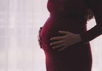 Bikin Kaget, Ternyata Tanda-tanda Mengandung Anak Lelaki Dapat Diketahui Dengan Mudah Lewat Cincin Kawin! Begini Caranya