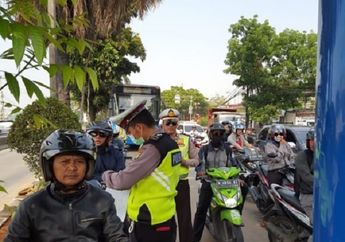 Ladies Jangan Ikutan Serobot Jalur Busway, Denda Tilangnya Setengah Juta Loh