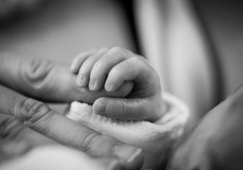 Berdua di Dalam Kamar Kos, Bayi 7 Bulan Tak Henti Menangis di Samping Jenazah Ibunya