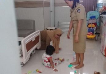 3 Hari Peluk Mayat Ibu di Rumah yang Terkunci, Begini Cara Bocah 2 Tahun Asal Makassar Bertahan Hidup Seorang Diri