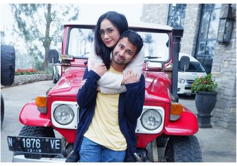 Pamer Kemesraan dengan Raffi Ahmad, Nagita Slavina Tampil Cantik dan Seksi dengan Baju One Shoulder Saat Liburan di Labuan Bajo