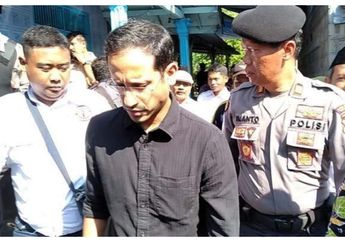 Sempat Hebohkan Publik dengan Penampilanya Saat Turun Lapangan, Nadiem Makarim Menangis Usai Kunjungi Sekolah yang Alami Atap Roboh hingga Tewaskan Seorang Siswa dan Guru