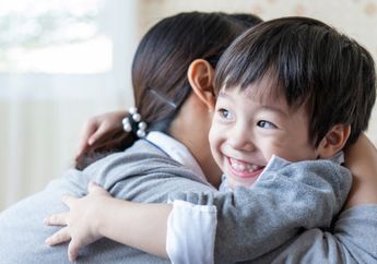 #LovingNotLabelling: Daripada Moms Labeli Si Kecil dengan Kata 'Egois', Ini Langkah Mudah Ajarkan Anak untuk Selalu Bersyukur