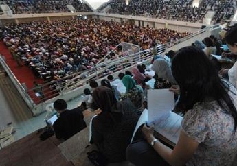 Gaji PNS Golongan Tertinggi Pun Masih Lebih Rendah Daripada Upah Buruh, Lantas Kenapa Tes CPNS Selalu Membeludak? Inilah Alasannya