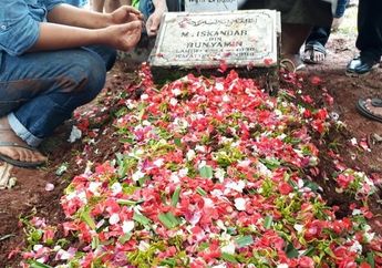 Sungguh Miris, Komedian Senior Ini Meninggal Dunia Tanpa Seorangpun Rekan Artis Hadiri Pemakaman, Hanya Sosok ini yang Bersedia Antarkan Jenazahnya Sampai Liang Lahat