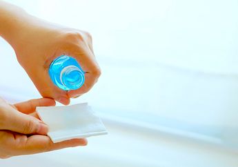 Enggak Selalu Buruk, Ini 5 Fakta Tentang Alkohol dalam Skincare