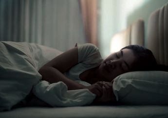 STOP Tidur Dekat Ponsel, Bisa Sebabkan Gangguan Menstruasi Bahkan Pengaruhi Jumlah Sprema