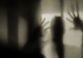 Sering Berhadapan dengan Hal Ghaib, Suami Istri Pemburu Hantu Ini Ketakutan Setengah Mati Usai Lihat Hal Ini!