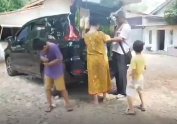 Mobil Keluarga Mitsubishi Dipakai Jualan Sayur, Emak-Emak Berdaster Sampai Joged