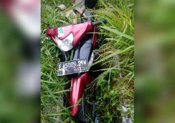 Nyelip di Tengah Parit, Motor Berwarna Merah Ini Dikira Barang Bukti Pencurian, Saat Sang Empunya Datang Justru Fakta Tak Terduga yang Disampaikan