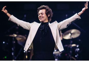 Tak Bisa Pulang ke Tanah Kelahiran, Ini Cara Harry Styles Tetap Bisa Produktif di Tengah Wabah Corona