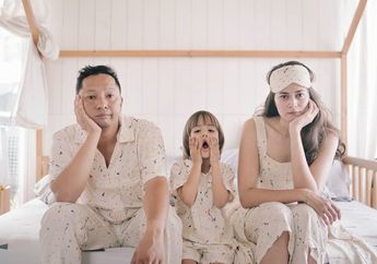 Ringgo Agus Posting Foto Anak Istri yang Sedang Terlelap, Netizen Salfok ke Sabai Dieter: Ini Tidur Beneran? Cantik Amat Senyumnya..