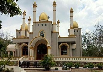 Menerobos Belantara Tanpa Sinyal Ponsel, Perempuan Ini Kaget Saat Dapati Bangunan Islami Nan Megah di Antara Jalan Rusak. Begini Foto Penampakannya yang Sudah Bikin Merinding