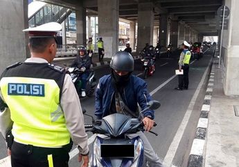 Nekat Langgar Jalur Khusus Sepeda, Pengendara Motor Bisa Kena 2 Pasal Sekaligus
