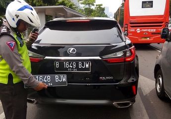 Mobil Mewah Lexus Tertangkap Pakai Nopol Palsu, Entah Apa yang Merasukimu