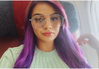 Stand Out! Intip Penampilan Kece Aurel Hermansyah dengan Outfit Shocking Pink!