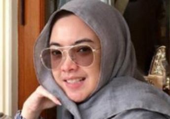 Sempat Diisukan Selingkuh dengan Anak Tiri, Gaya Ingrid Kansil Saat Makan Bersama Sang Cucu Jadi Sorotan 'Contohin yang Baik!'