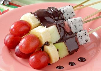 Resep Sate Buah Vla Cokelat Enak Ini Bikin Si Kecil Lebih Tertarik Untuk Menyantap Buah