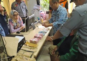 Jadi Nasabah Bank di Kawasan Elit Jakarta Selatan, Pengemis yang Bawa Uang Ratusan Juta Rupiah Itu Dapat Perlakuan Begini dari Petugas