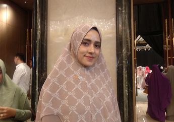 Tampil dengan Busana Syar'i, Fairuz A Rafiq Pilih yang Nyaman dan Modis