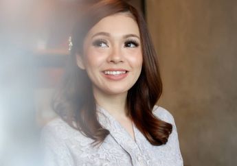 Hari Ke-13 Karantina di Rumah, Maya Septha Posting Video Terbaring di Sofa dengan Gaya Nyeleneh: Siapa yang Mulai Mati Gaya Kayak Aku?