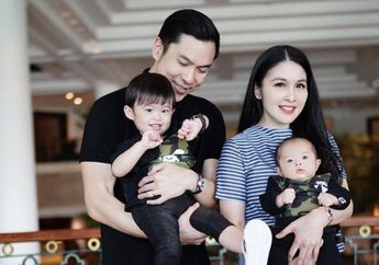 Sibuk Menyusui dengan Pakaian Rumah dan Rambut Dicepol, Sandra Dewi Akui Sempat Sedikit Depresi Saat Lahiran Anak Pertama: Aku Ngerasa Kurang Happy!