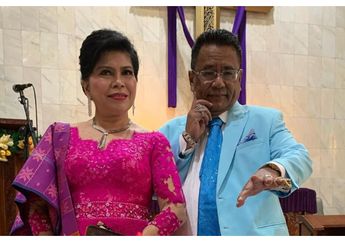 Sekeluarga Tampil Cetar Bak Pelangi, Intip Foto Hotman Paris Bareng Istri dan 3 Anaknya Saat Pergi ke Gereja!