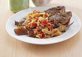 Resep Ikan Goreng Kuning Sambal Matah Enak Ini Bikin Ogah Geser dari Meja Makan