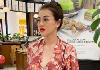 Tak Hanya Operasi Plastik, Pramugari Diduga Selir Ari Askhara Congkak Pamerkan Rumah Mewahnya: Ini Residence Ya, Bukan Apartemen, Apalagi Rusunawa!