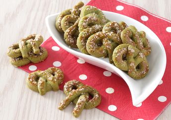 Kue Kering Natal Unik, Resep Greentea Pretzel Ini Hadir Dengan Bentuk yang Fancy