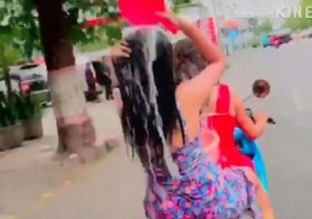 Kebangetan! Demi Sensasi, 2 Cewek Cantik di Mojokerto Lakukan Hal Ini di Atas Motor