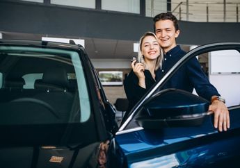 Seolah Tak Peduli dengan Tradisi, Wanita 24 Tahun ini Melamar Kekasihnya dengan Bunga, Mobil BMW, dan Akta Tanah! Begini Ceritanya