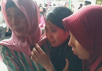 Proses Pemakaman Anggota Brimob yang Tersambar Petir di Gunung Ringgit Diselimuti Duka, Kekasih Hantar Jenazah dengan Isak Tangis