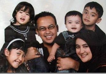Ditinggal Ayah Sejak Umur 12 Tahun dan Rumahnya Terbakar, Anak Ustad Kondang Ini Ceritakan Pahit Hidupnya 'Enggak Ada Uang Sama Sekali'