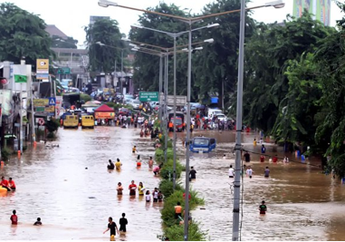 Virus COVID-19 Lebih Mudah Menular Saat Banjir? Ini Penjelasan Ahli!