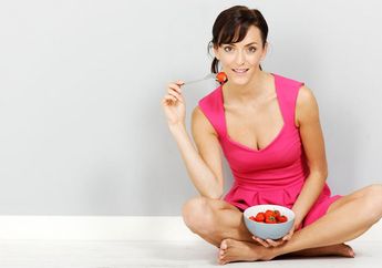 Berat Badan Turun Hingga Memperpanjang Usia, Ini 7 Manfaat Makan Sambil Duduk di Lantai!
