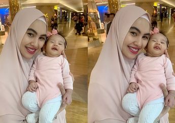 Sambil Bawa Cemilan, Artis Cantik Ini Lahirkan Bayi Mungilnya di Karpet Rumahnya Alih-alih Pilih di Rumah Sakit
