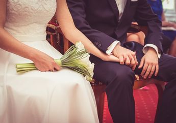 Bagai Tersambar Petir Usai Jalani Pahit Manis Pernikahan Selama 30 Tahun, Pasangan Ini Terpaksa harus Bercerai Usai Tahu Keduanya Ternyata Saudara Kandung