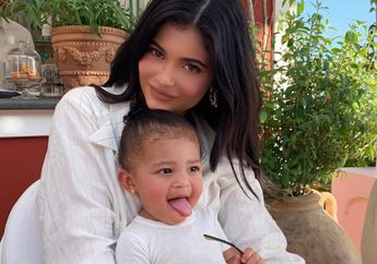 Baru Berusia 1 Tahun, Putri Kylie Jenner Sudah Dihujani Hadiah Natal Super Mewah, dari Rumah hingga Cincin Berlian
