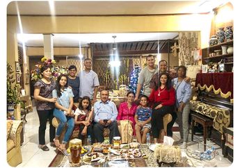 Boyong Keluarga Barunya ke Rumah Sang Ibu yang Sedang Merayakan Natal, Bella Saphira Banjir Pujian: Bu Jendral Sangat Menghormati Orang Tuanya!