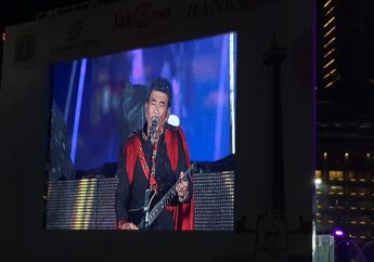Meski Hujan, Rhoma Irama Sukses Tampil di Konser Tahun Baru Indosiar LIVE di Bundaran HI
