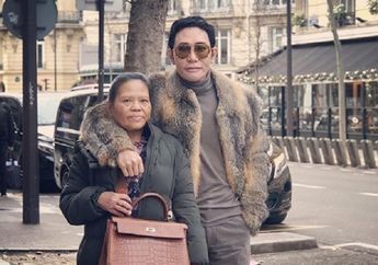 Sudah Seperti Ibu Kandungnya Sendiri, Bos Televisi ini Tak Sungkan Ajak Sang ART Foto Keluarga & Dibelikan Tas Mewah