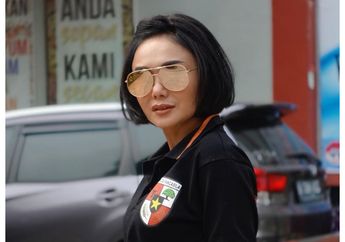 Tetap Stay Cool dengan Celana Pendek dan Sepatu Boots Saat Dilanda Banjir, Yuni Shara Justru Kebanjiran Doa!