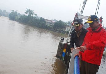 Di Tempat Lain Anies Baswedan Disambut Gembira, Tapi Warga Korban Banjir Ini Malah Kesal Pada Kedatangan Sang Gubernur DKI Jakarta. Begini Penyebabnya